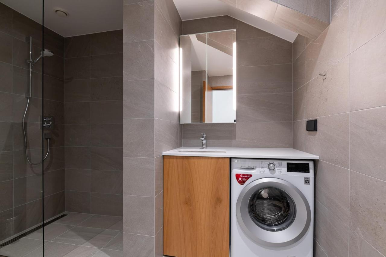 Huoneisto Self-check-in Spacious 1 Bedroom With Terrace And Free Parking